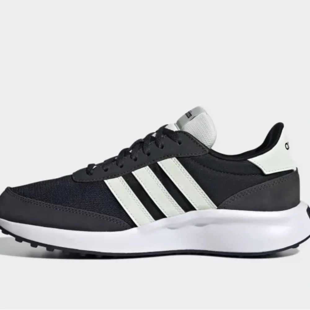 Adidas Run 70s women’s shoes NWT size 9.5 - Picture 7 of 7